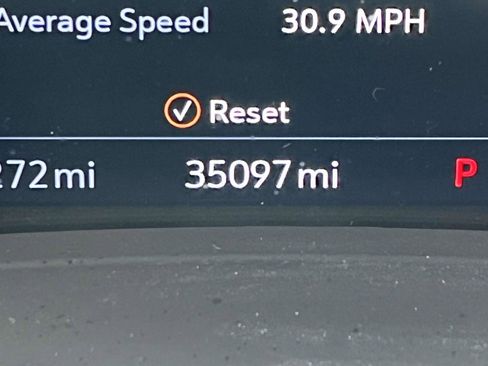 Used 2022 Buick Envision Avenir w/ Technology Package II image 4