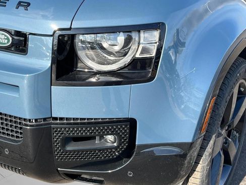 Certified 2025 Land Rover Defender 110 X-Dynamic SE image 10