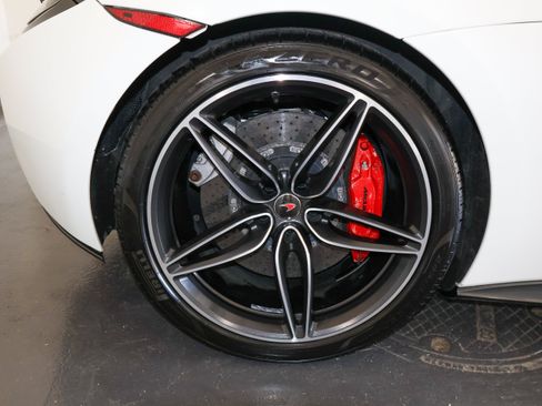 Used 2018 McLaren 570S RWD image 31