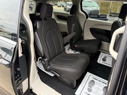 Used 2023 Chrysler Voyager LX FWD image 21