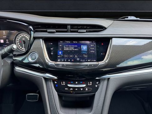 Used 2024 Cadillac XT6 Sport w/ Technology Package AWD/4WD image 11