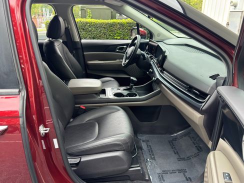 Used 2025 Kia Carnival FWD image 15