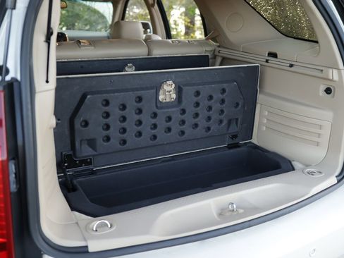 Used 2006 Cadillac SRX w/ Seating Package image 26