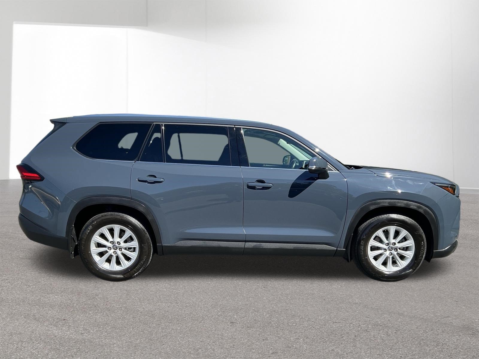 Used 2024 Toyota Grand Highlander AWD image 2
