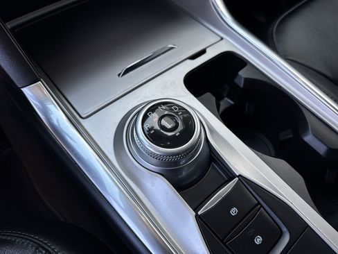 Used 2022 Ford Explorer XLT w/ Equipment Group 202A image 16