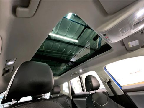 Used 2023 Volkswagen Taos SE w/ Panoramic Sunroof Package image 25