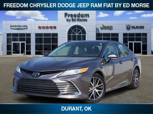 Used 2023 Toyota Camry XLE image 1
