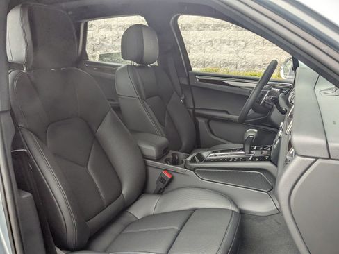 Used 2025 Porsche Macan image 26