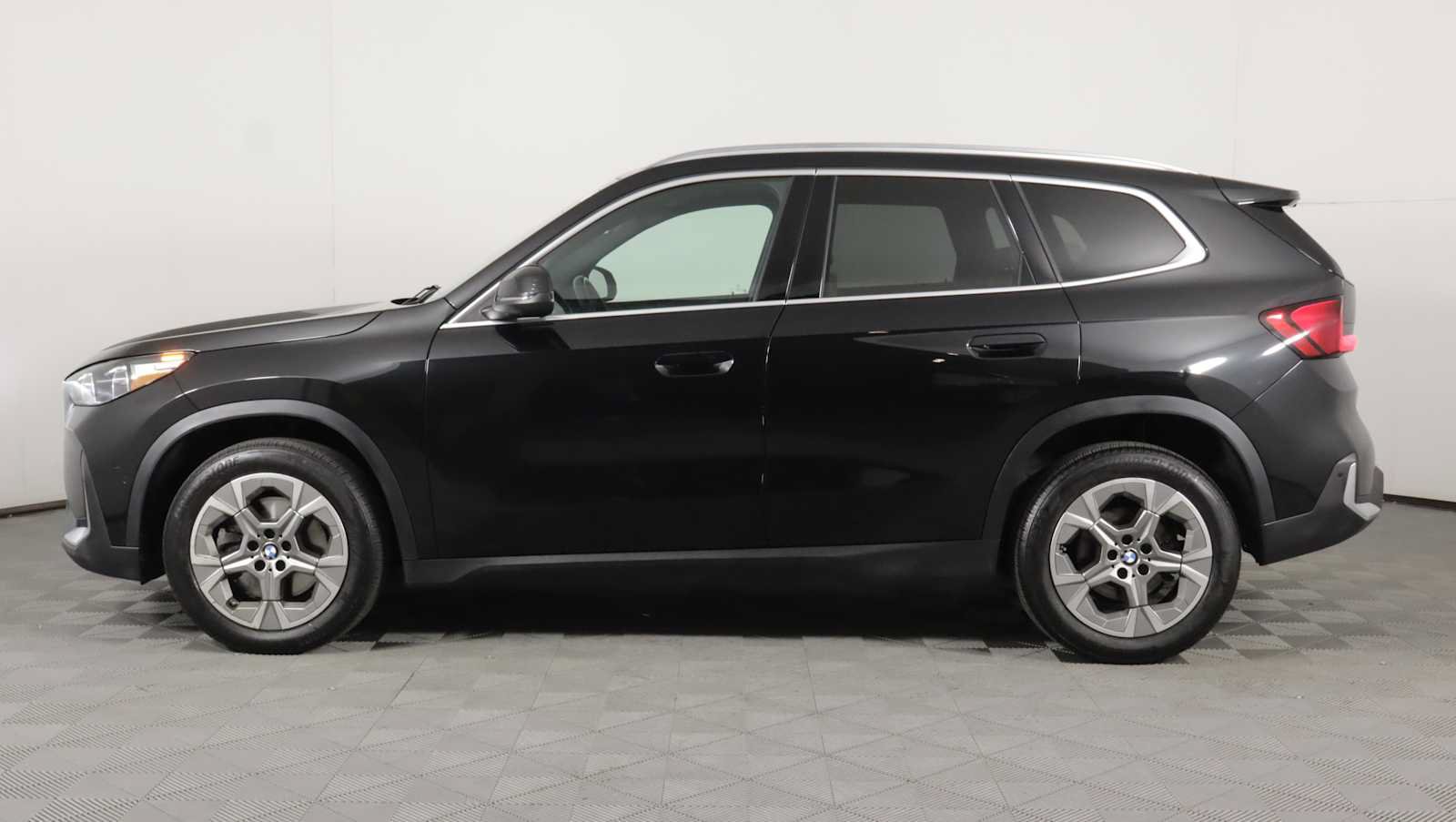 Used 2023 BMW X1 xDrive28i w/ Convenience Package AWD/4WD image 7