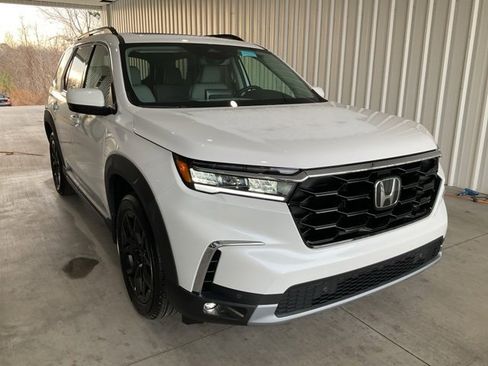 New 2025 Honda Pilot Touring image 30