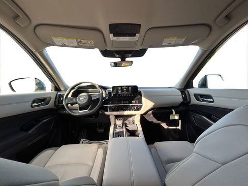 New 2025 Nissan Pathfinder SL image 18