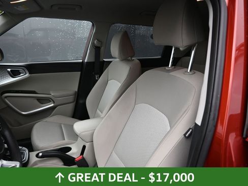 Used 2025 Kia Soul LX w/ LX Technology Package FWD image 33