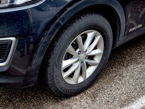 Used 2017 Kia Sorento AWD image 12