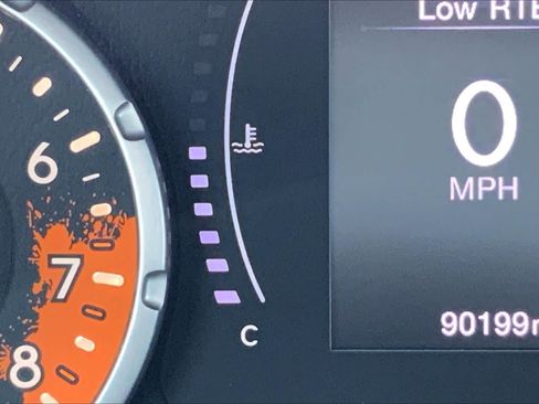 Used 2018 Jeep Renegade Latitude FWD image 25