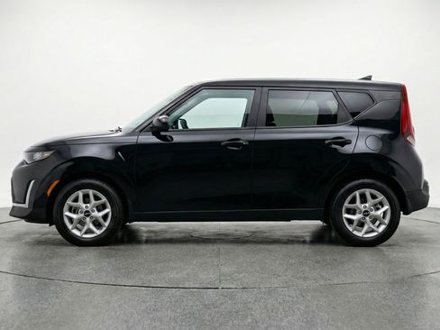Used 2025 Kia Soul LX w/ LX Technology Package image 5