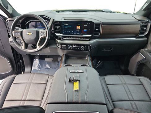 Used 2024 Chevrolet Silverado 2500 High Country w/ Technology Package AWD/4WD image 9