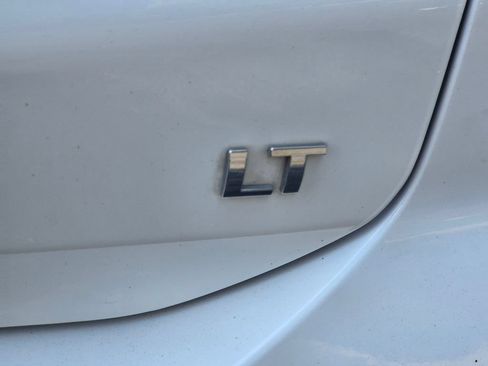 Used 2018 Chevrolet Equinox LT FWD image 18