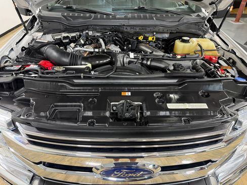 Used 2019 Ford F250 Lariat w/ Lariat Ultimate Package AWD/4WD image 11