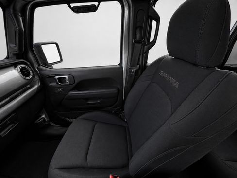Used 2020 Jeep Wrangler Unlimited Sahara AWD/4WD image 15