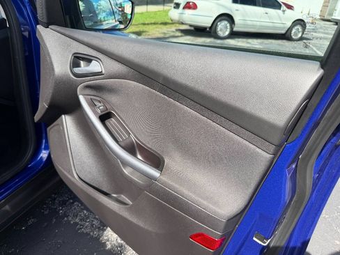 Used 2013 Ford Focus Titanium w/ Titanium Handling Pkg FWD image 13