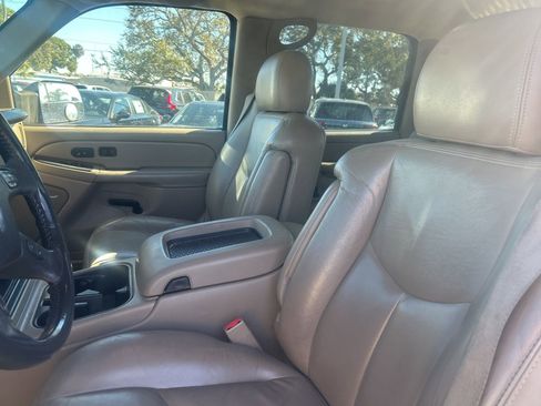 Used 2005 GMC Sierra 2500 SLT w/ Heavy-Duty Power Package image 10