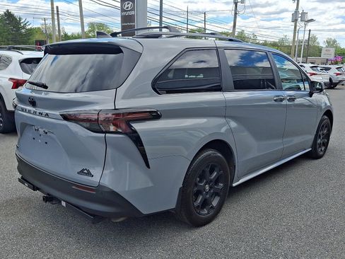Used 2026 Toyota Sienna XLE Woodland Edition AWD/4WD image 5