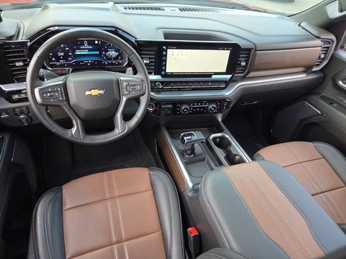 Used 2023 Chevrolet Silverado 1500 High Country w/ High Country Premium Package AWD/4WD image 7