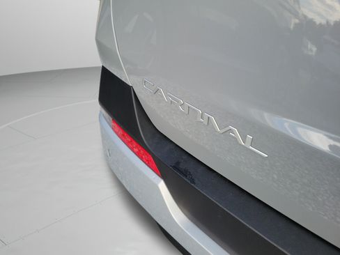 New 2026 Kia Carnival EX FWD image 31