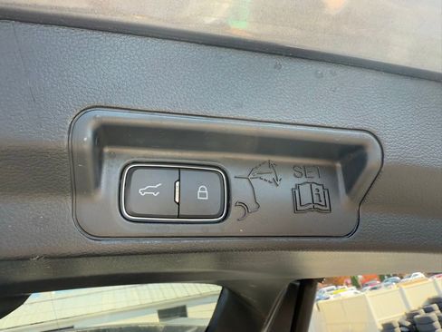 Used 2022 Ford Explorer XLT w/ Equipment Group 202A image 29