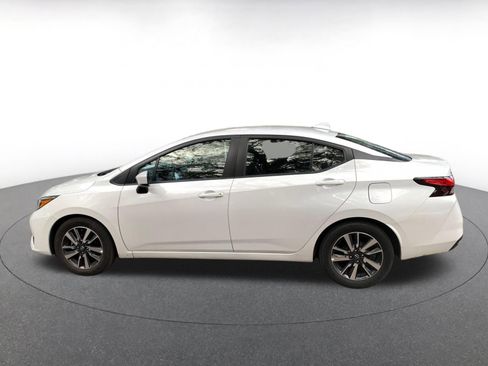 Used 2025 Nissan Versa SV image 4