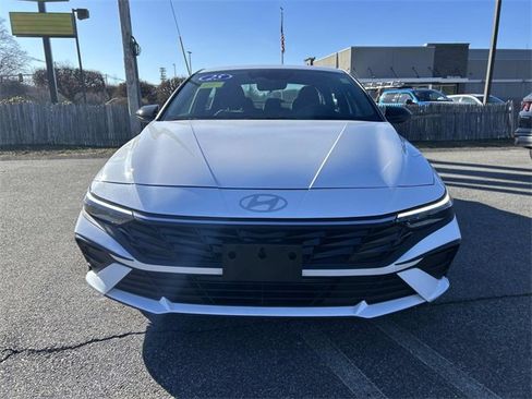 Used 2025 Hyundai Elantra Sport image 8