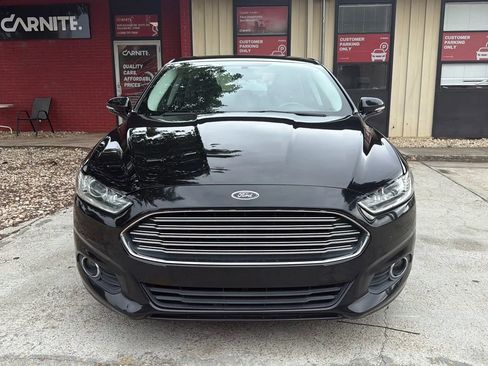 Used 2016 Ford Fusion SE FWD image 2
