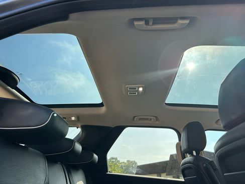 Used 2017 Land Rover Discovery HSE image 19