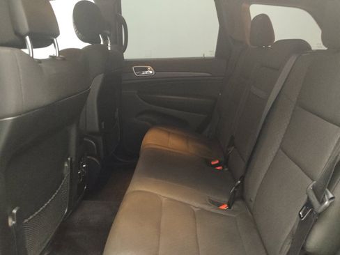 Used 2018 Jeep Grand Cherokee Laredo AWD/4WD image 18