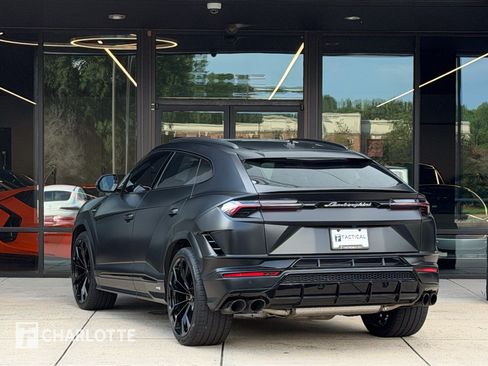 Used 2023 Lamborghini Urus S AWD/4WD image 2