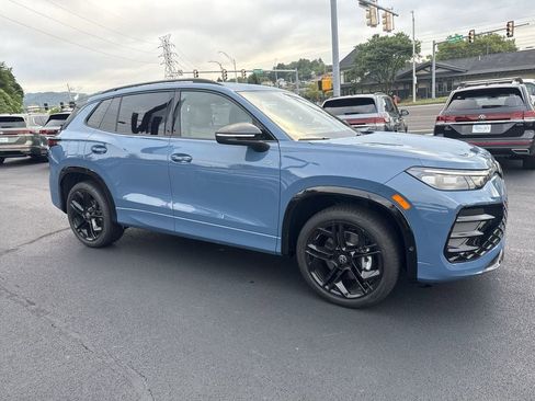 New 2025 Volkswagen Tiguan SE R-Line image 4