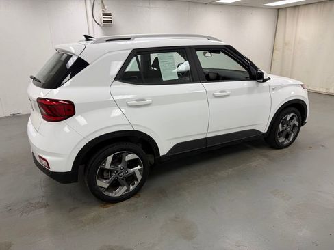 Used 2022 Hyundai Venue SEL image 6