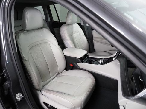 Used 2023 Jeep Grand Cherokee Overland image 2