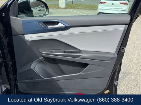 Used 2024 Volkswagen Taos SE image 29