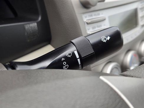 Used 2010 Toyota Camry LE image 40