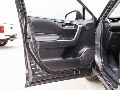 Used 2025 Toyota RAV4 XLE AWD/4WD image 21