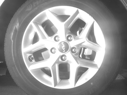 Used 2025 Kia Soul LX w/ LX Technology Package FWD image 13