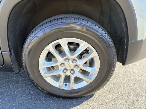 Used 2023 Chevrolet Traverse LS image 19