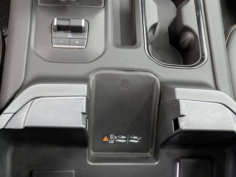 Used 2022 GMC Sierra 1500 AT4 image 6