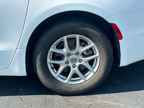 Used 2023 Chrysler Pacifica Touring-L FWD image 49