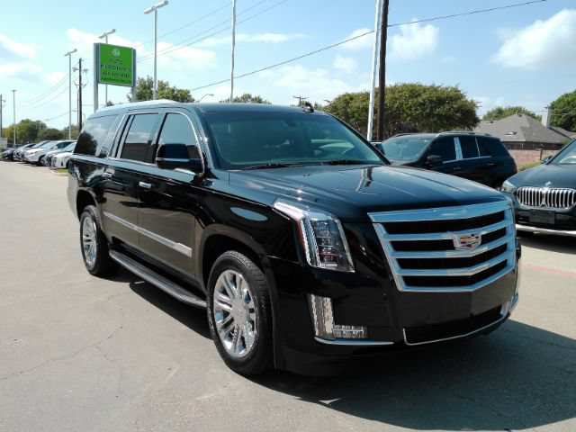 Used 2018 Cadillac Escalade ESV 4WD image 4