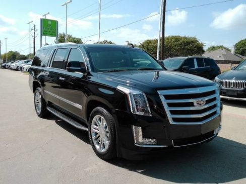 Used 2018 Cadillac Escalade ESV 4WD image 4