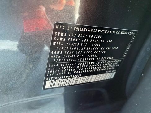 Used 2021 Volkswagen Tiguan SE image 14