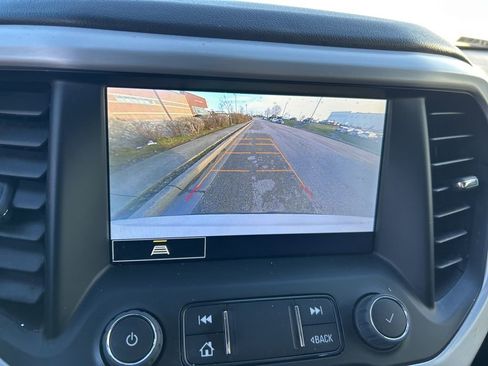 Used 2023 GMC Acadia SLT image 7