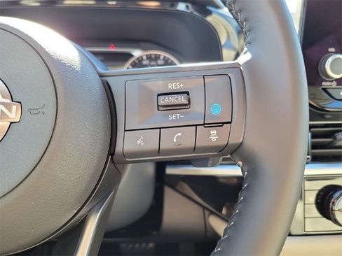 Certified 2025 Nissan Pathfinder SV image 25